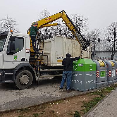 Pražnjenje uličnih kontejnera u Kantonu Sarajevo