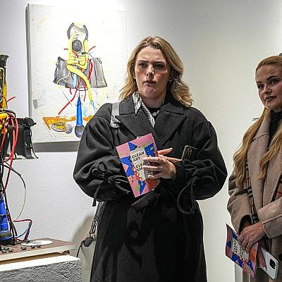 Više od 100 metara kablova i 100 kg električnog otpada umjetnik Aldin Mustafi pretvorio u „Čistu umjetnost“