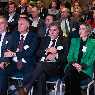 Učešće ZEOS eko-sistem d.o.o. na Konferenciji „ELEKTROMOBILNOST: POČETAK ILI KRAJ LEDENOG DOBA?“: Ključna uloga u razvoju i održivosti zajednice