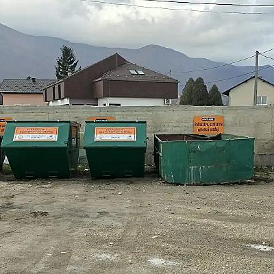 Kontejneri za e-otpad u reciklažnom dvorištu JKP Komrad Bihać