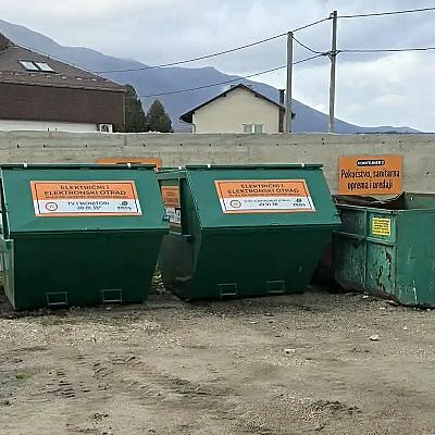 Kontejneri za e-otpad u reciklažnom dvorištu JKP Komrad Bihać