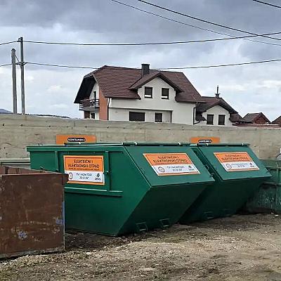 Kontejneri za e-otpad u reciklažnom dvorištu JKP Komrad Bihać