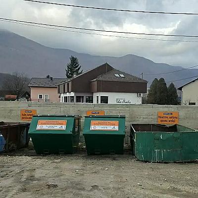 Kontejneri za e-otpad u reciklažnom dvorištu JKP Komrad Bihać