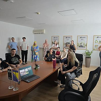 Mladi upoznali sistem reciklaže e-otpada kroz posjetu ZEOS Hubu i ZEOStationu
