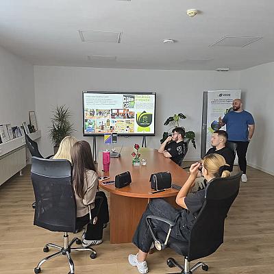 Mladi upoznali sistem reciklaže e-otpada kroz posjetu ZEOS Hubu i ZEOStationu