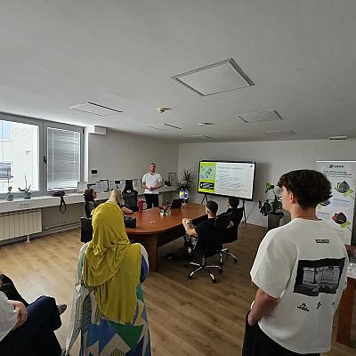 Mladi upoznali sistem reciklaže e-otpada kroz posjetu ZEOS Hubu i ZEOStationu