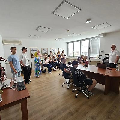 Mladi upoznali sistem reciklaže e-otpada kroz posjetu ZEOS Hubu i ZEOStationu