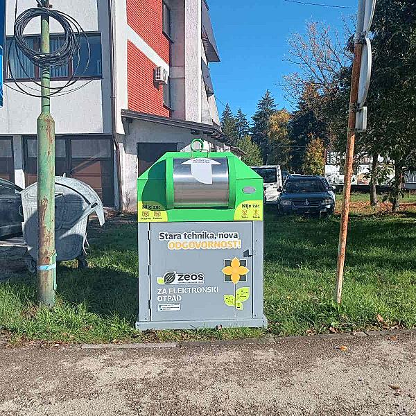 KLADANJ JE DOBIO PRVI KONTEJNER ZA ELEKTRONSKI OTPAD! Veliki korak ka čišćem i modernijem gradu! ♻️