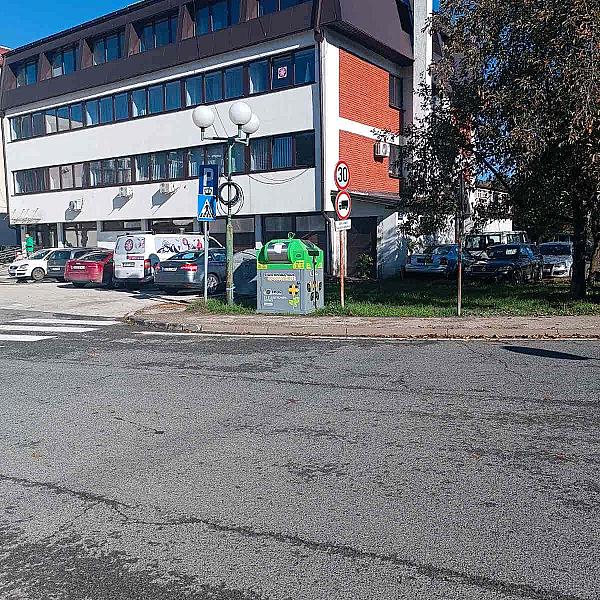 KLADANJ JE DOBIO PRVI KONTEJNER ZA ELEKTRONSKI OTPAD! Veliki korak ka čišćem i modernijem gradu! ♻️