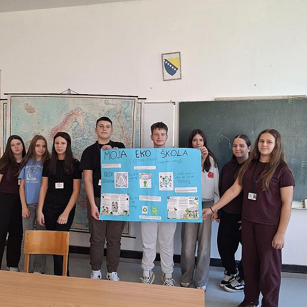 U sklopu projekta "Moja eko škola" JU OŠ “Lukavac Mjesto” poručuje: "E-otpad odvoji, nagradu osvoji!" 🏆📱