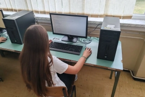 2025-09-29 Zahvalnica pomozi.ba ZEOS-u zeostation donacija kompjutera (13)- 1600.webp