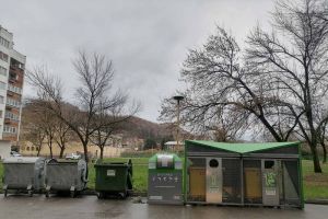 Tuzla Postolje kod japanske škole A blok Sjenjak.jpg